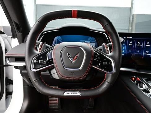 Used 2025 Chevrolet Corvette Z06 RWD image 8