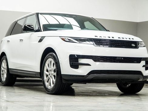 Used 2025 Land Rover Range Rover Sport SE AWD/4WD image 4