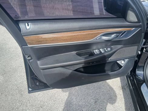 Used 2019 BMW 740i w/ Executive Package RWD image 11