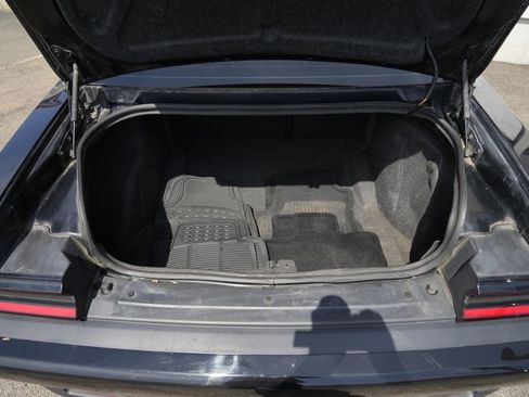 Used 2015 Dodge Challenger SXT image 15