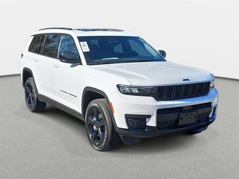 New 2025 Jeep Grand Cherokee L Altitude image 3