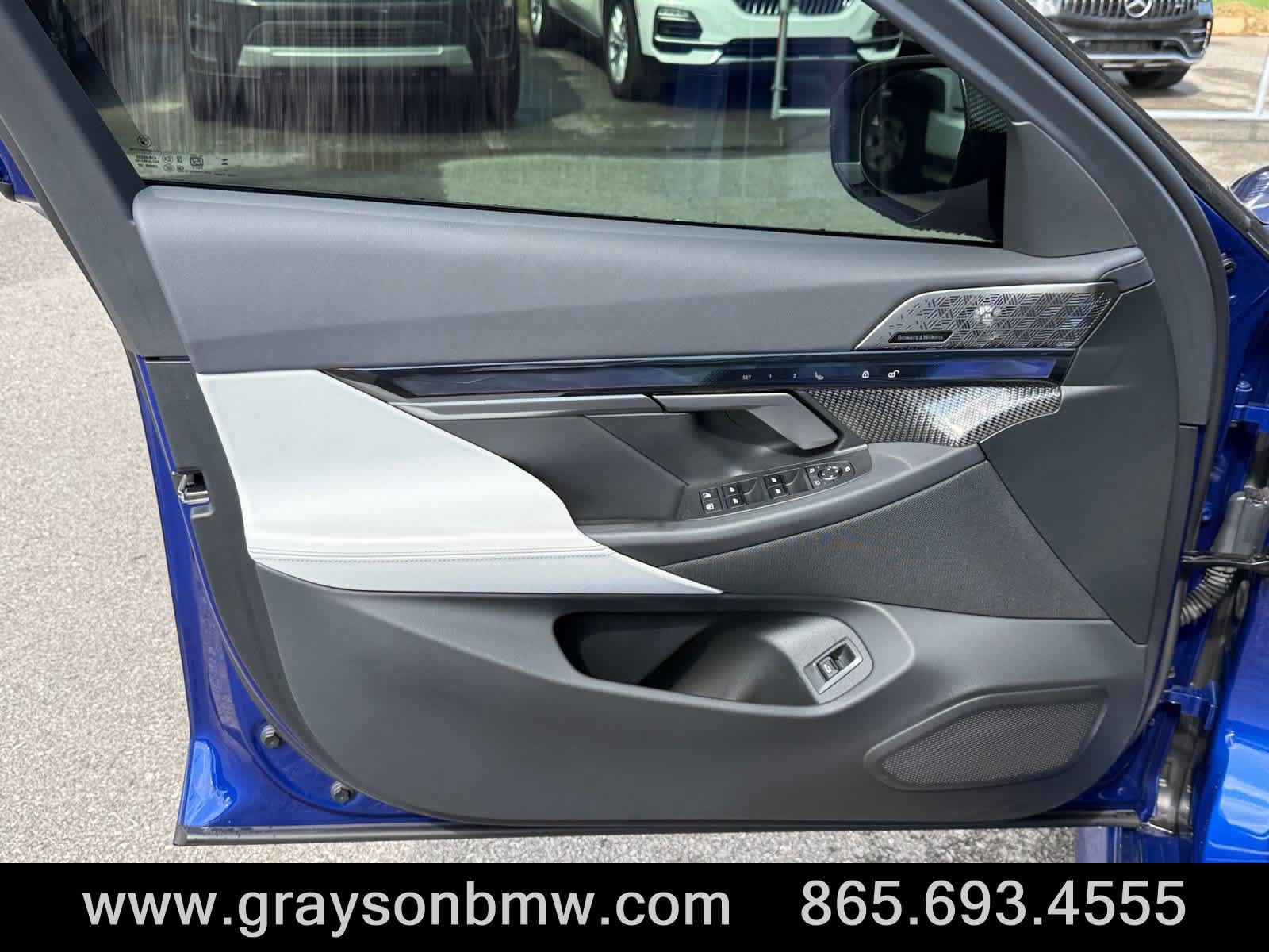 Used 2025 BMW M5 w/ Carbon Package AWD/4WD image 17