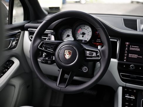 New 2026 Porsche Macan image 32