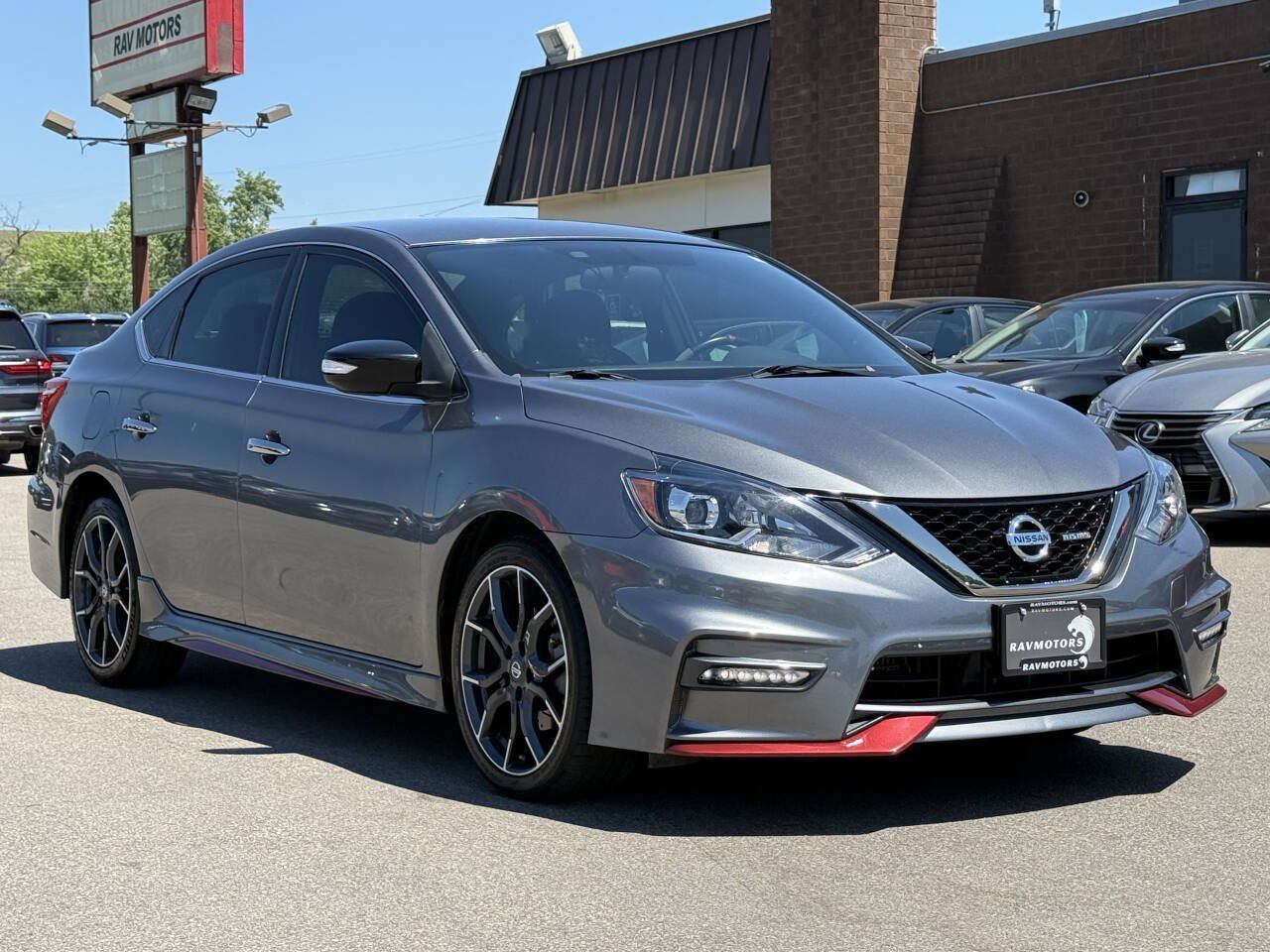 Used 2018 Nissan Sentra NISMO FWD image 5