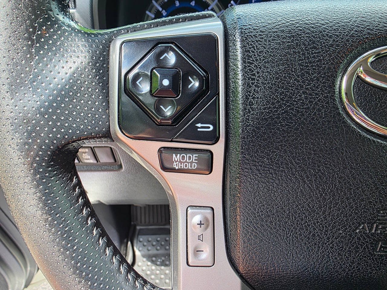 Used 2018 Toyota 4Runner Limited AWD/4WD image 20