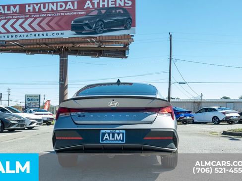 Certified 2025 Hyundai Elantra Sport image 10