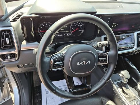 Used 2022 Kia Sorento S FWD image 11