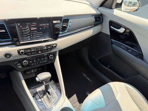 Used 2018 Kia Niro Touring FWD image 26