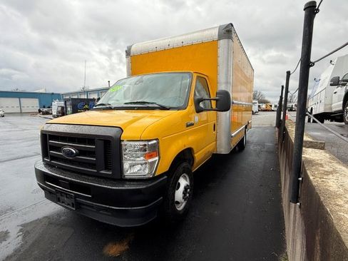 Used 2022 Ford E-350 and Econoline 350 Super Duty image 4