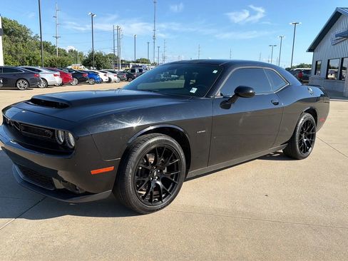 Used 2018 Dodge Challenger R/T w/ Blacktop Package RWD image 4