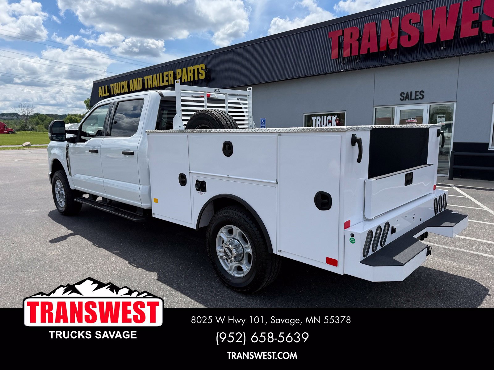 Used 2025 Ford F350 XLT AWD/4WD image 3