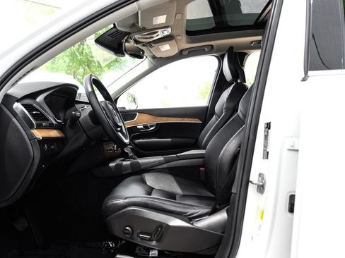 Used 2021 Volvo XC90 T6 Momentum w/ Climate Package AWD/4WD image 4