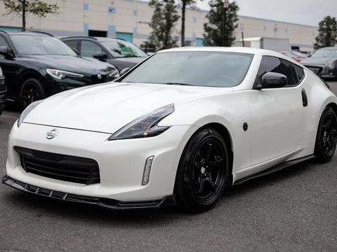 Used 2016 Nissan 370Z Touring RWD image 11