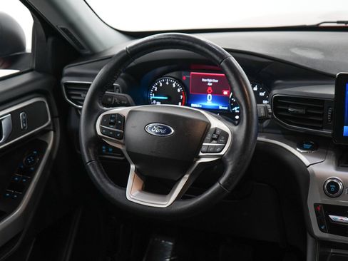 Used 2022 Ford Explorer XLT w/ Equipment Group 202A AWD/4WD image 14