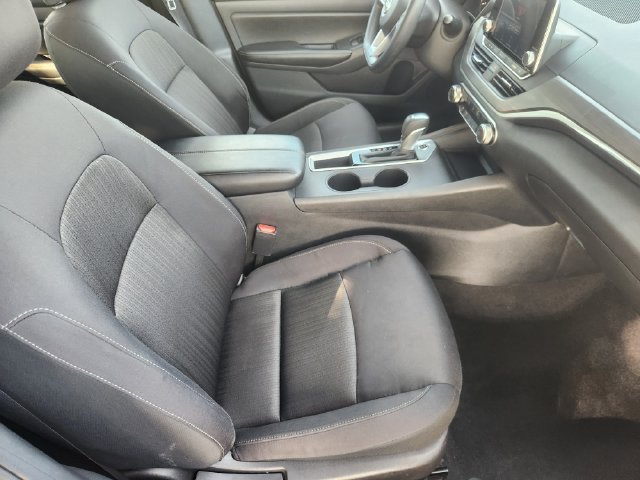 Used 2025 Nissan Altima 2.5 SV FWD image 14