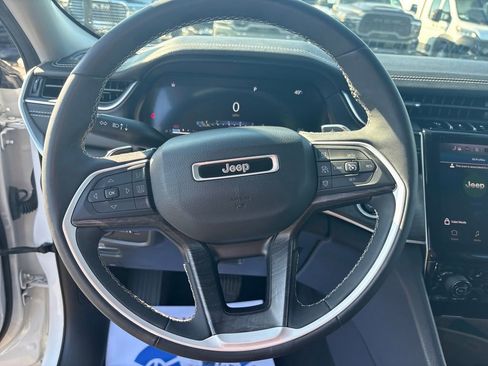 Used 2023 Jeep Grand Cherokee Limited image 21