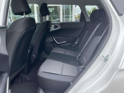 Used 2025 Kia Soul LX w/ LX Technology Package FWD image 9