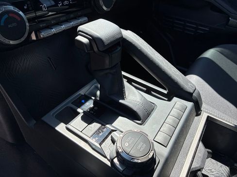 Used 2025 Toyota Tacoma TRD Sport AWD/4WD image 15