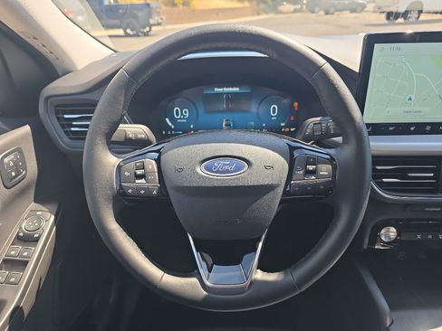 Used 2025 Ford Escape Platinum AWD/4WD image 17
