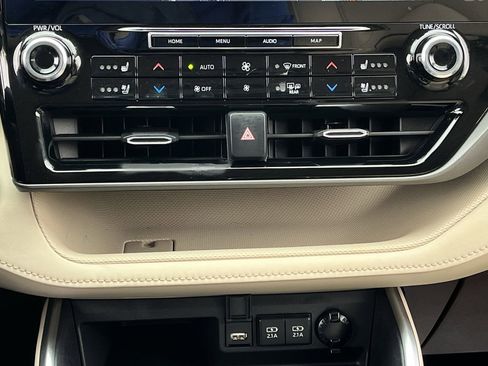 Used 2021 Toyota Highlander Limited AWD/4WD image 18