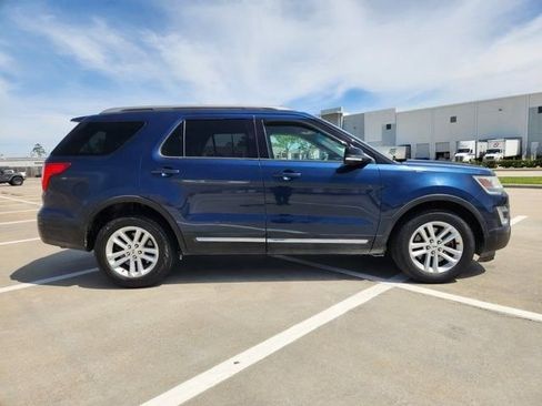 Used 2016 Ford Explorer XLT w/ Equipment Group 202A image 4