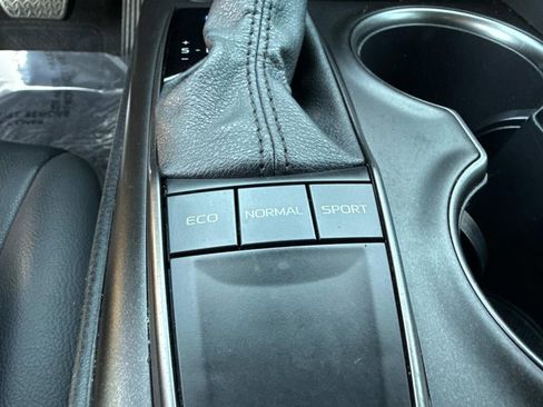 Used 2022 Toyota Camry SE image 34