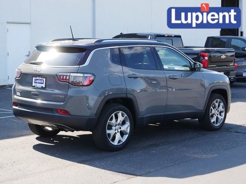 Used 2022 Jeep Compass Limited image 3