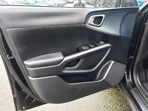 Certified 2023 Kia Soul EX image 9