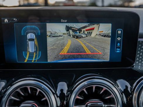 Used 2024 Mercedes-Benz GLB 250 4MATIC image 12