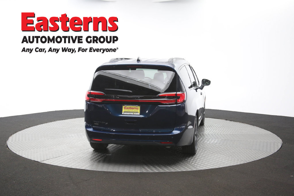 Used 2023 Chrysler Pacifica Touring-L w/ S Appearance Package FWD image 41