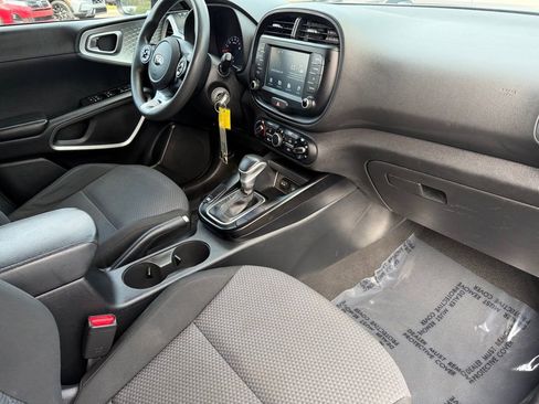 Used 2021 Kia Soul LX image 10