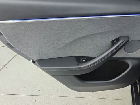 Used 2025 Tesla Model 3 image 53