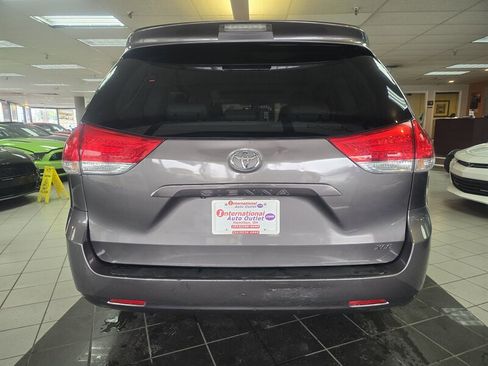 Used 2011 Toyota Sienna XLE image 8