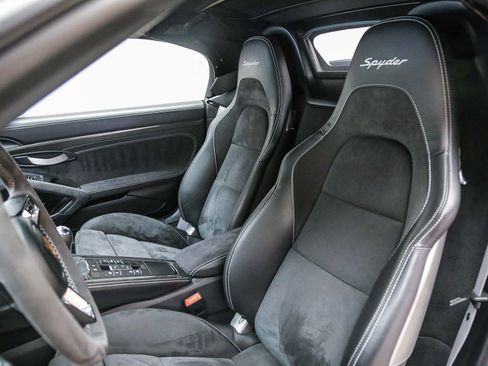 Certified 2021 Porsche 718 Boxster Spyder RWD image 5