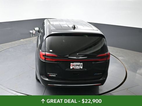Used 2023 Chrysler Pacifica Touring-L FWD image 55
