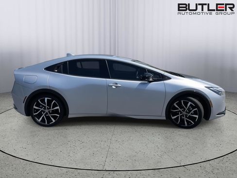 Used 2024 Toyota Prius Prime FWD image 6
