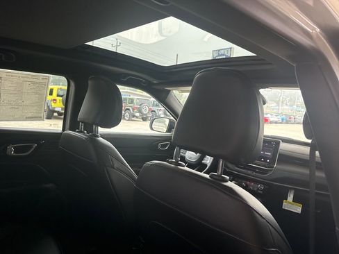 New 2026 Jeep Compass Latitude w/ Sun and Sound Group image 25