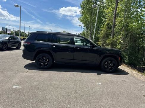 Used 2025 Jeep Grand Cherokee L Altitude AWD/4WD image 3