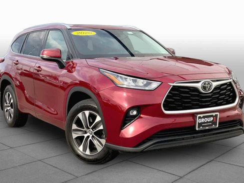 Used 2020 Toyota Highlander XLE AWD/4WD image 3