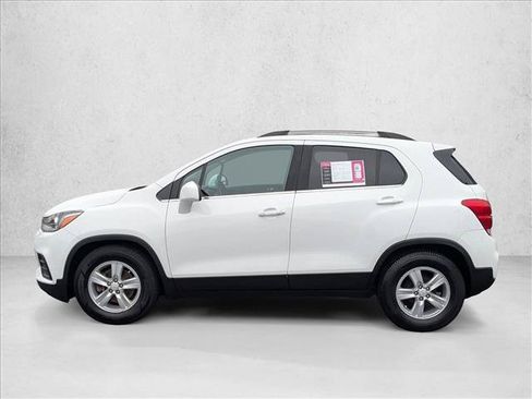 Used 2017 Chevrolet Trax LT w/ LT Convenience Package FWD image 9