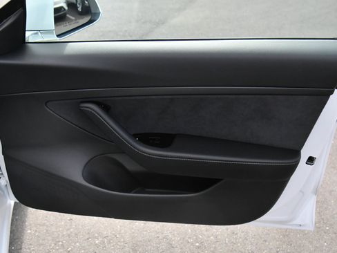 Used 2020 Tesla Model 3 Standard Range RWD image 38