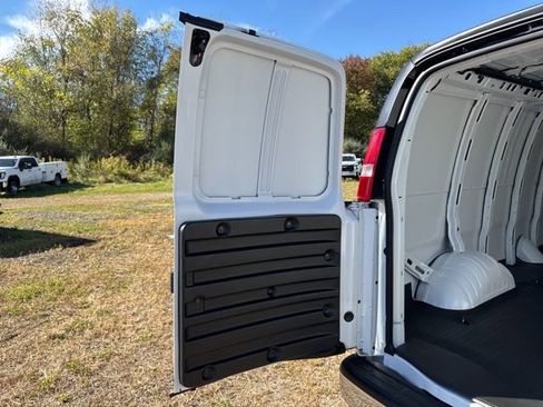 New 2025 GMC Savana 2500 w/ Driver Convenience Package image 16