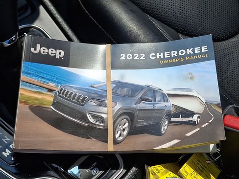 Used 2022 Jeep Cherokee Limited w/ Elite Package AWD/4WD image 28