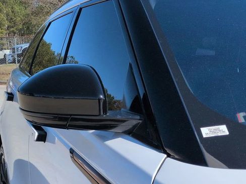 Used 2018 Land Rover Range Rover Velar R-Dynamic SE image 11