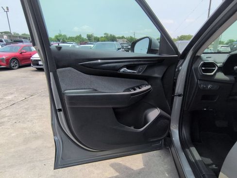 Used 2025 Chevrolet TrailBlazer LT AWD/4WD image 11