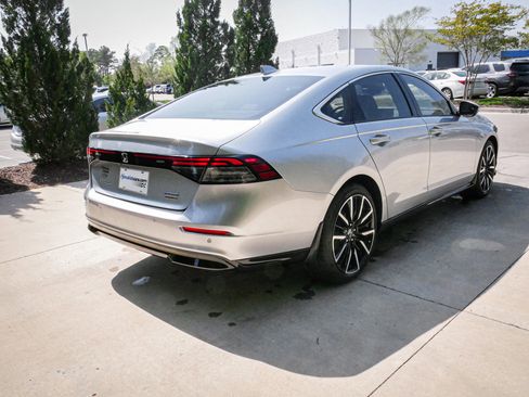 Used 2025 Honda Accord Touring image 11