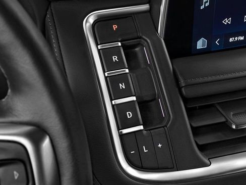 Used 2025 Chevrolet Suburban Z71 image 9