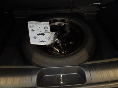 Used 2020 Jeep Cherokee Latitude Plus image 19