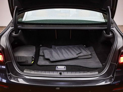 Certified 2023 BMW 530e w/ Premium Package image 28