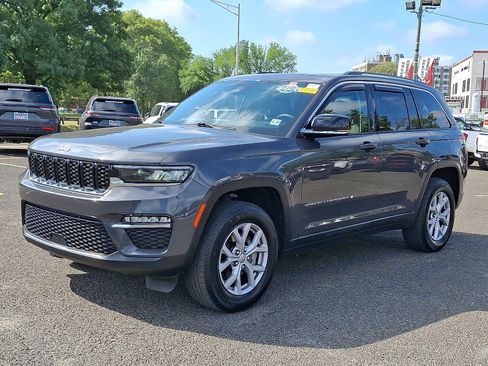 Used 2022 Jeep Grand Cherokee Limited image 3